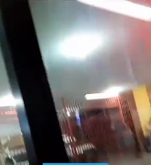 Mulher grava momento em que vítimas do naufrágio são socorridas