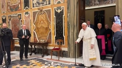 Il Papa incontra i vaticanisti: "Cercate verit?, non chiacchiericci"