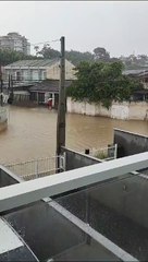 Chuva alaga ruas e deixa Joinville em alerta laranja