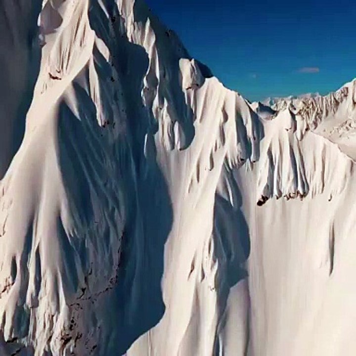 L’incroyable descente du skieur acrobatique Sammy Carlson capturée par un drone !