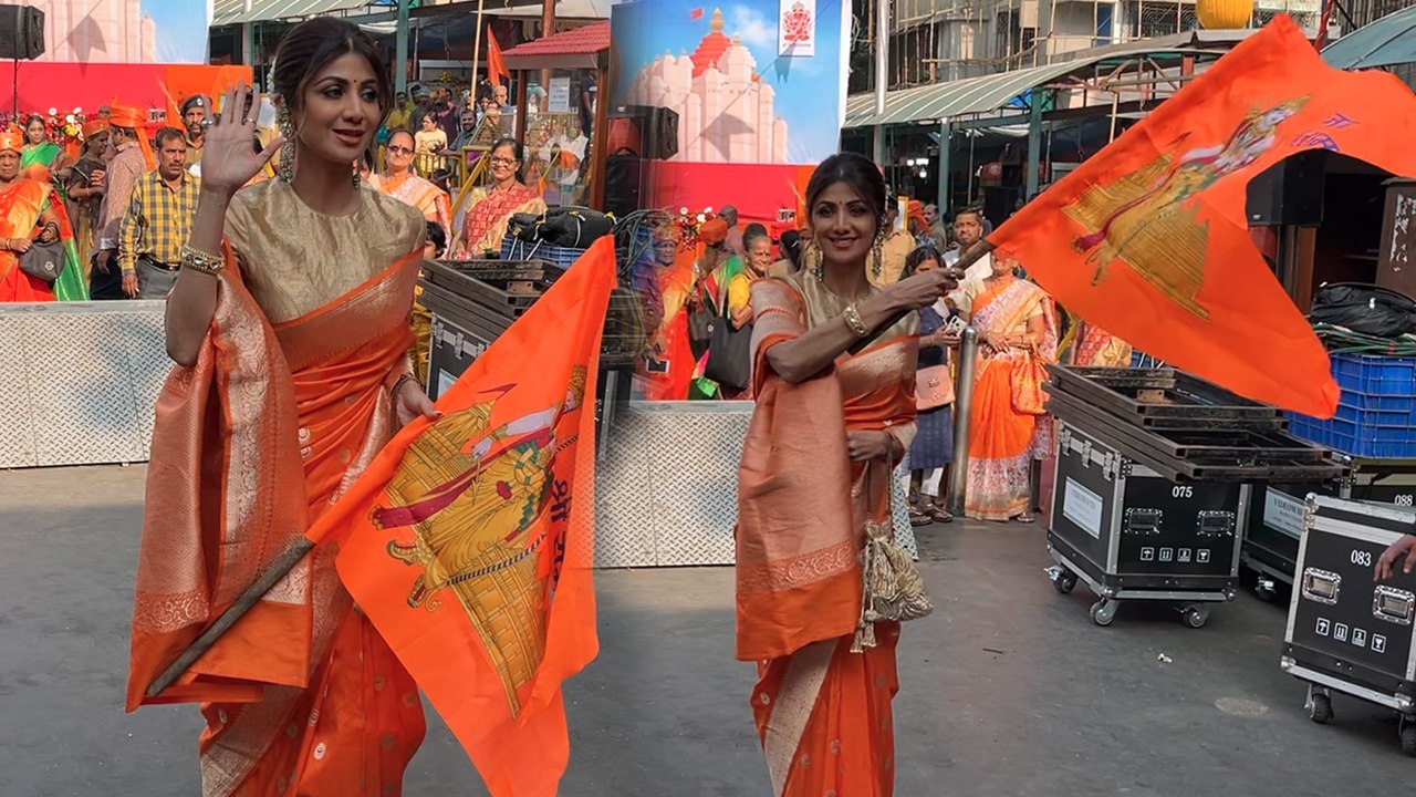 Shilpa Shetty In A Saffron Saree With A Saffron Flag Hails ''Jai Shri Ram" At Siddhivinayak Temple