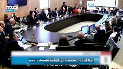 Gerusalemme, i parenti degli ostaggi fanno irruzione nella Knesset: "Restituiteceli vivi"