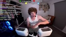 Un streamer se electrocuta en directo con dos tostadoras