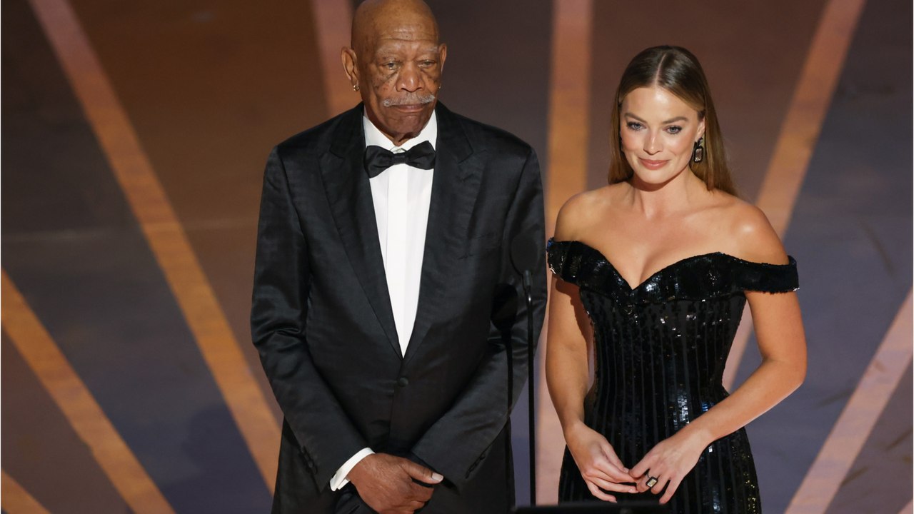 Morgan Freeman verbirgt mit seinen Handschuhen ein ernstes Gesundheitsproblem
