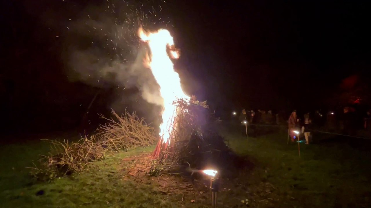 Bonfire at Sandford Wassail Video by Alan Quick IMG_4018