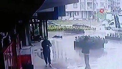 Korkunç görüntü! 9. kattan atlayarak intihar eden gencin o anları güvenlik kamerasına yansıdı