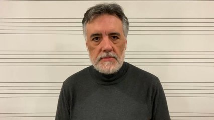 Conocí a #CarlosMedrano gracias a nuestro común amigo #LuisÁngelLobato. Hoy he recibido su último libro, “La imperfección de la belleza”, hermosamente editado por la #FundaciónJorgeGuillén.   Aquí leo el poema “Vasijas”, dedicado a #JoséJiménezLozano.