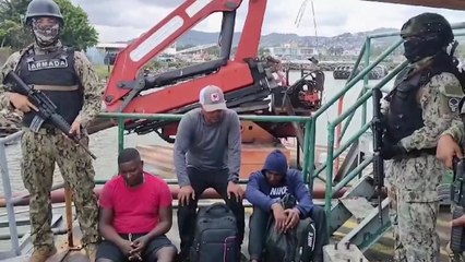 에콰도르, 반잠수정 운반 마약 3.2톤 적발 / YTN