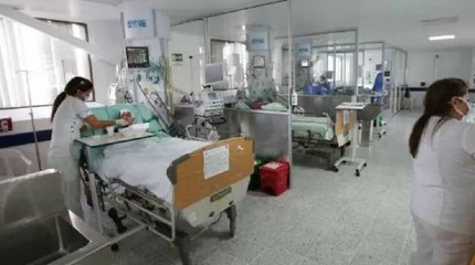 Exministros advierten que Gobierno podría "colapsar el sistema de salud"