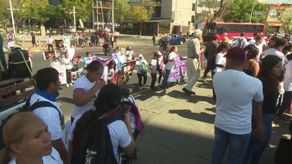 Video herunterladen: Más de 500 personas se unen a la marcha  'Nos están matando' contra la inseguridad y desapariciones