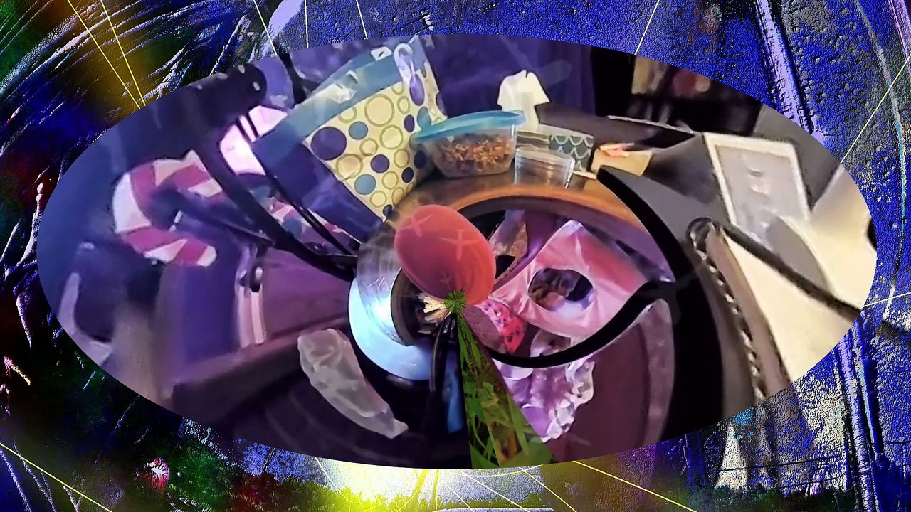 Checking Xmas pics 12 26 22 and on the phone and lunch at home l 360 l Cyberlink.compressed