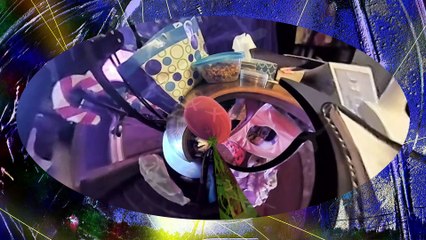 Checking Xmas pics 12 26 22 and on the phone and lunch at home l 360 l Cyberlink.compressed