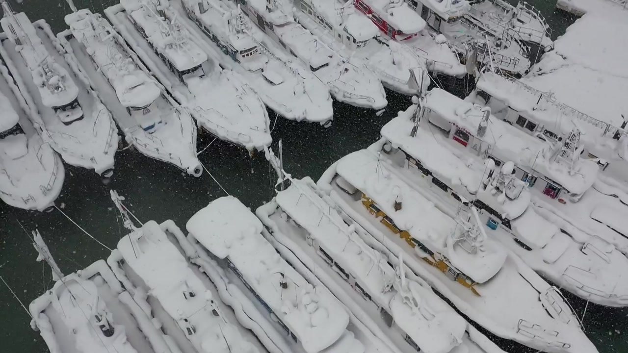 [날씨] '냉동고 한파' 내일도 기승, 체감 -18℃...서해안·제주 폭설 / YTN