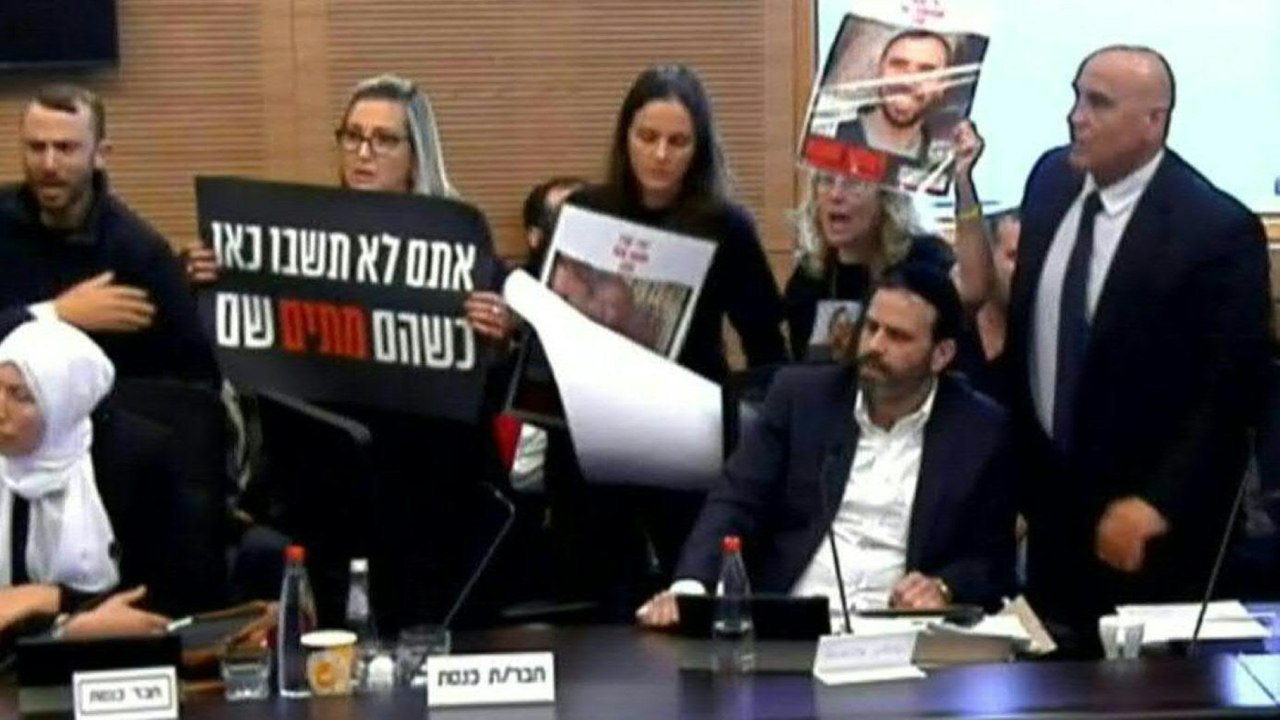 Wütende Angehörige von Geiseln stürmen israelisches Parlament