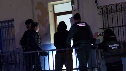 Sale el detenido por el triple homicidio en Morata de Tajuña tras el registro a su domicilio