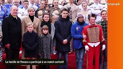 Charlene de Monaco avec Albert, Stéphanie... Gros câlin en plein match, effusion de tendresse pour la princesse discrète