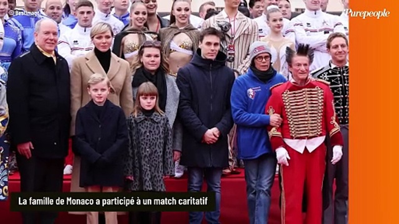 Charlene de Monaco avec Albert, Stéphanie... Gros câlin en plein match, effusion de tendresse pour la princesse discrète