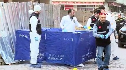 İstanbul'da vahşet; arkadaşının kafasını baltayla kesip, camdan attı!