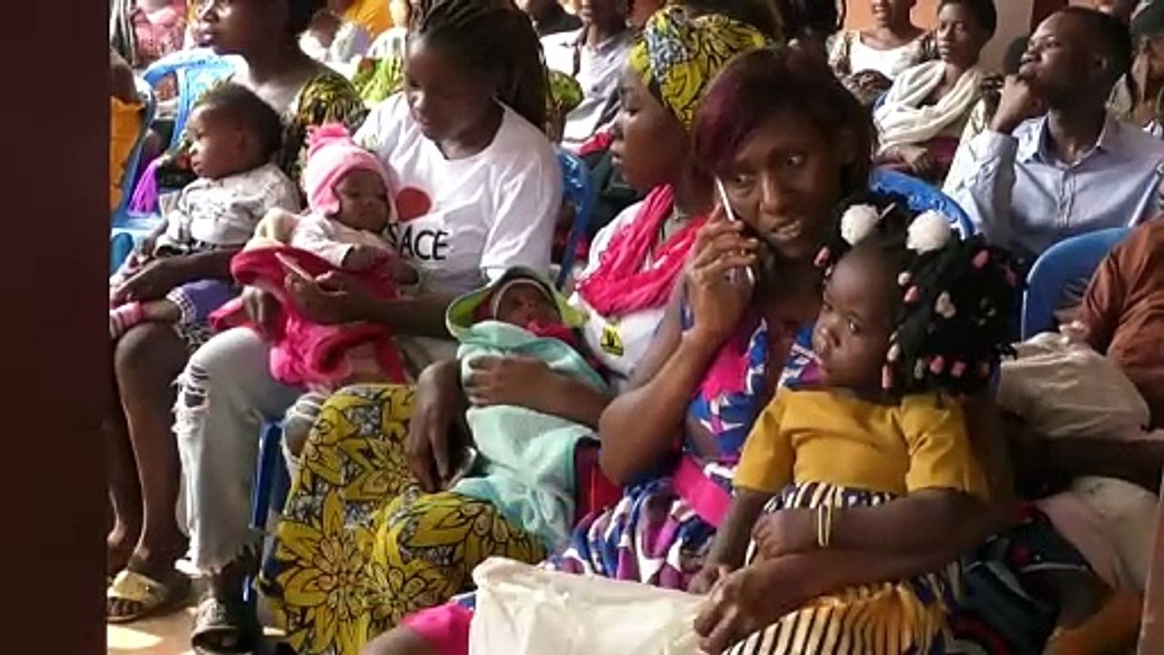 Le Cameroun lance la première vaccination systématique au monde contre le paludisme