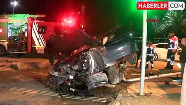 KARTAL'da Otomobil Servis Minibüsüne Çarptı: 1 Yaralı