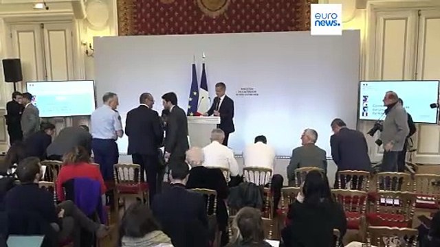 Europa: continuano le proteste degli agricoltori, morta una donna in Francia