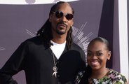 Filha de Snoop Dogg atualiza estado de saúde após sofrer derrame aos 24 anos: 'Deus está fazendo hora extra'
