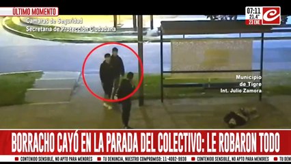 Estaba borracho, se cayó en la parada y dos jóvenes le robaron todo