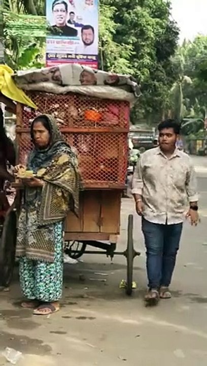 Eating_Girls_Pani_Puri_Prank__Cute_Expression!_...
