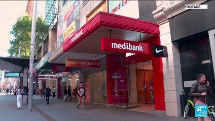 Скачать видео: Australia imposes sanctions on Russian hacker over Medibank breach