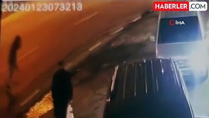 Aracını çalışır vaziyette park edip fırına giren vatandaşın aracı çalındı: O anlar kamerada