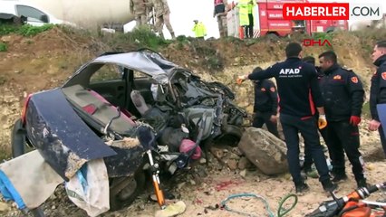 Kilis'te Beton Mikseri ile Çarpışan Otomobilde 2 Kişi Hayatını Kaybetti
