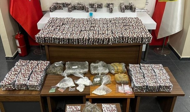 Evde koli koli uyuşturucu hap ele geçirildi