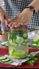 Eau aromatisée maison au concombre, citron vert, menthe et gingembre