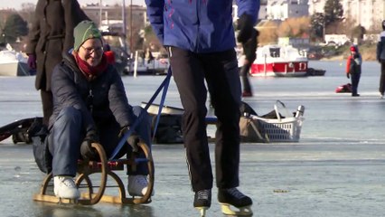 A Vienne, le Danube gelé crée des conditions idéales pour le patin à glace