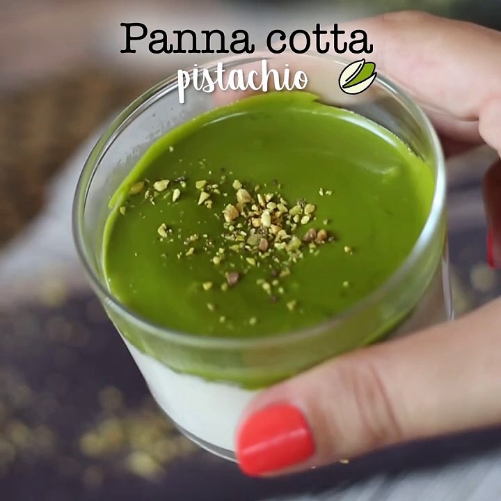 Pistachio panna cotta, the easy recipe everyone loves