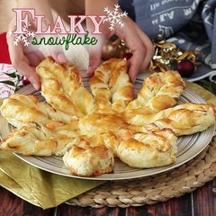Flaky snowflake with cream cheese and salmon - the perfect appetizer for christmas