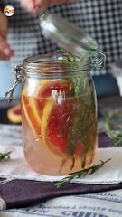 Grapefruit and rosemary flavored water: the detox drink without added sugar