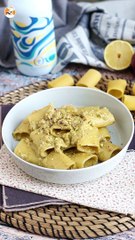 Massa com molho de atum, pistache e limão siciliano