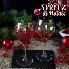 Spritz al melograno, il cocktail nelle palline di natale!