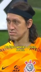 Kiper ini membiarkan bola MASUK ke gawangnya!