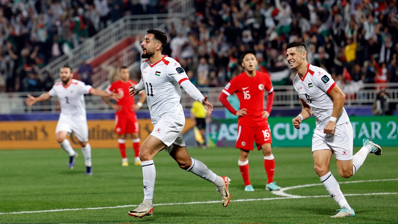 منتخب فلسطين يكتب التاريخ ويعبر إلى دور الـ16 ب...