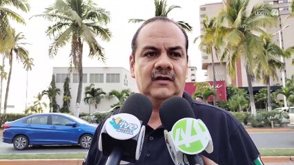 Identifican a policía que pateó a un joven en el estacionamiento de la UMA, pero no fue suspendido