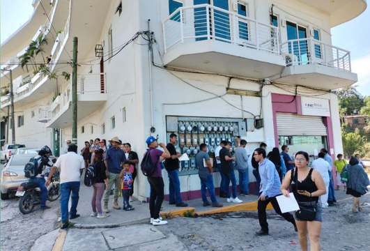 Enormes filas de vallartenses en el último día de credencialización INE