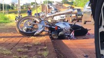 Moto fica destruída em acidente na Rua Áustria