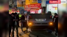 İzmir'de tartışma sonucu silahlı saldırı: Yaralılar var