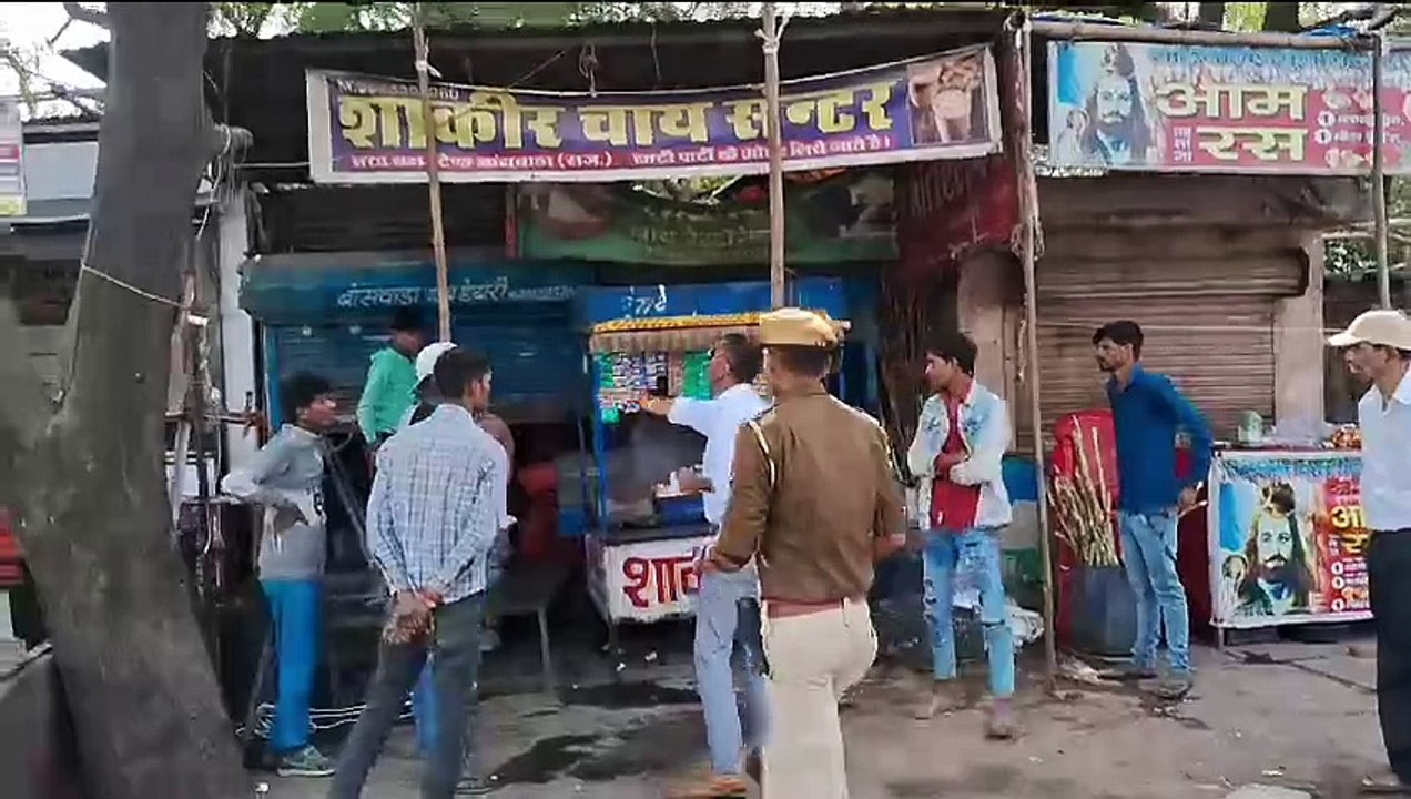 शहर में व्यवस्थाओं में सुधार करने के लिए निकली अधिकारियों व कर्मचारियों की टीम