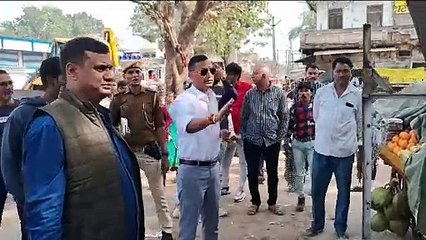 शहर में व्यवस्थाओं में सुधार करने के लिए निकली अधिकारियों व कर्मचारियों की टीम