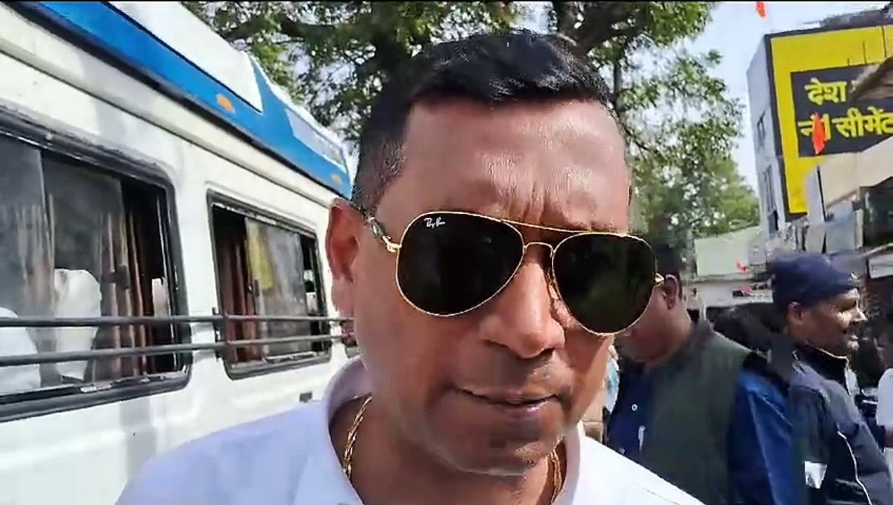 शहर में व्यवस्थाओं में सुधार करने के लिए निकली अधिकारियों व कर्मचारियों की टीम