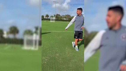 Leo Messi pega a Luis Suárez en el pasillo con el Inter Miami