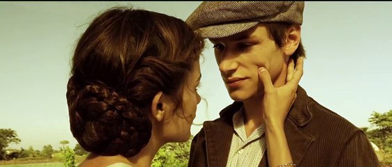 Un long dimanche de fiançailles Bande-annonce (EN)